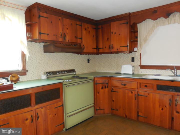 1557 Durham Road Langhorne, PA 19047 - Photo 6 of 16 Kitchen