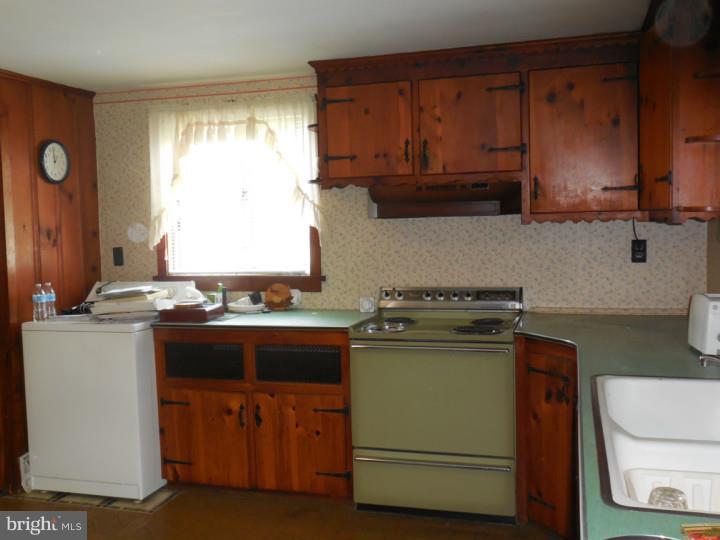 1557 Durham Road Langhorne, PA 19047 - Photo 7 of 16 Kitchen