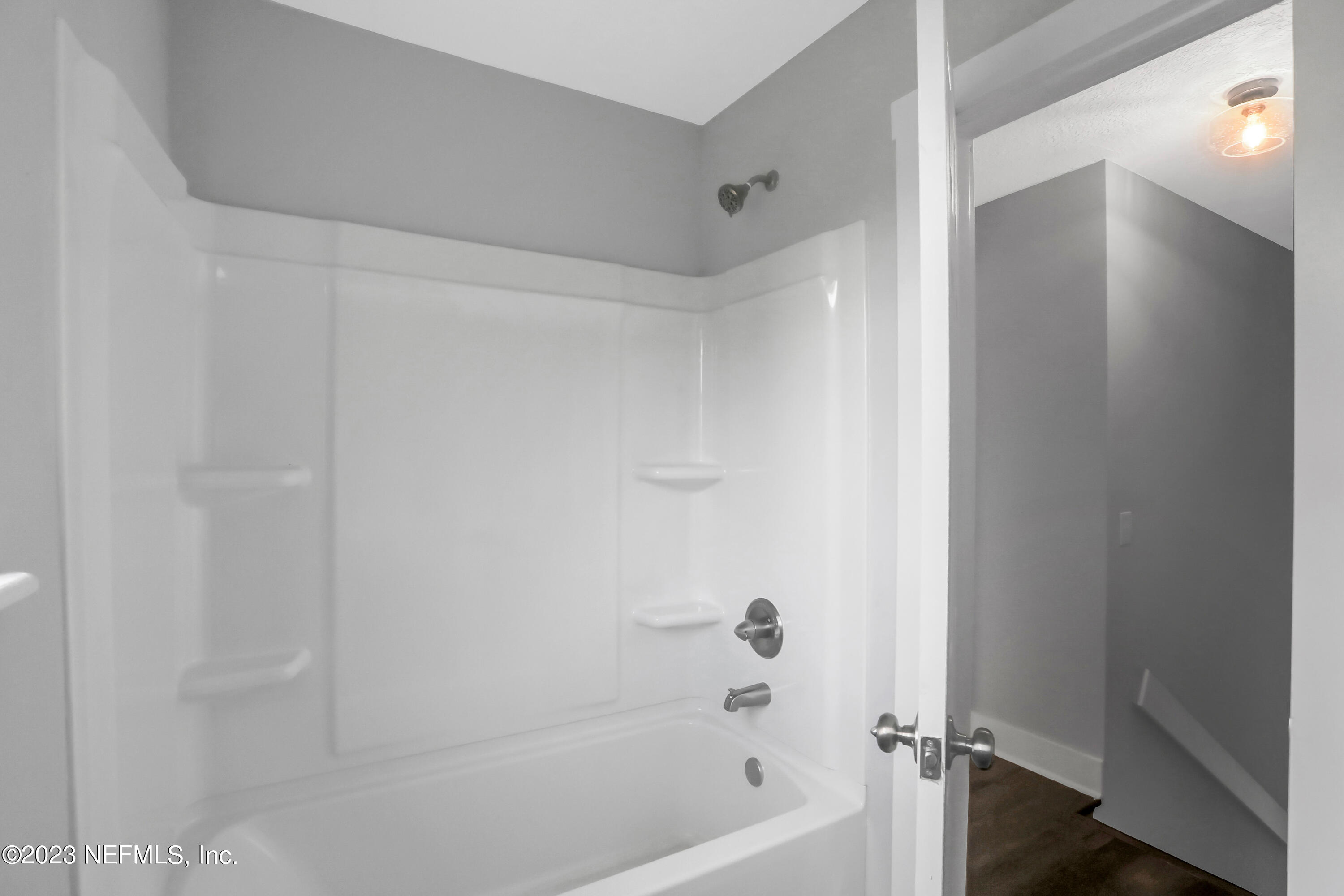 45195 Browns Farm Road Callahan, FL 32011 - Photo 18 of 24 a bathroom with a bathtub