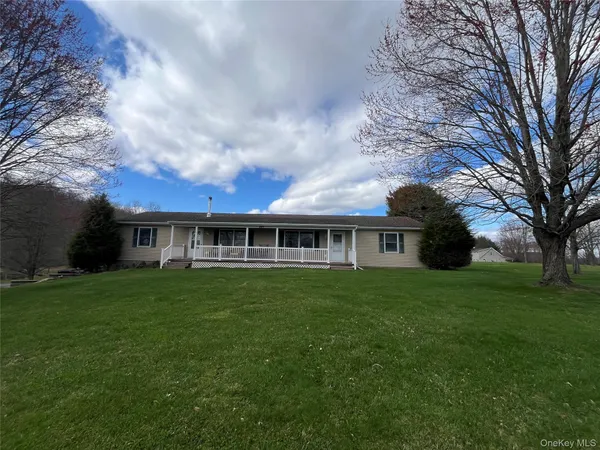 $2,300 | 867 Van Wagner Road, Unit A, Poughkeepsie, NY 12601