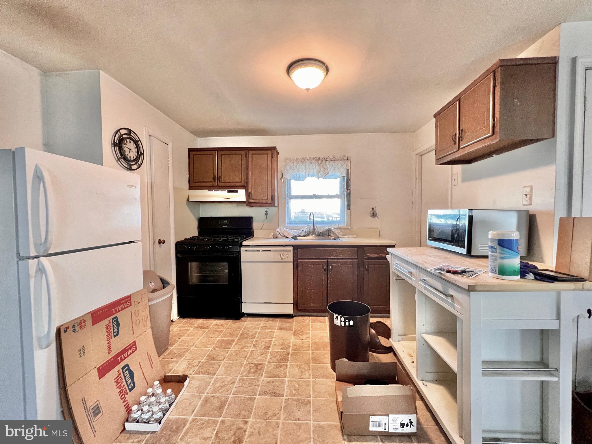 7 North Chester Avenue Riverside, NJ 08075 - Photo 6 of 10 DOWNSTAIRS UNIT KITCHEN