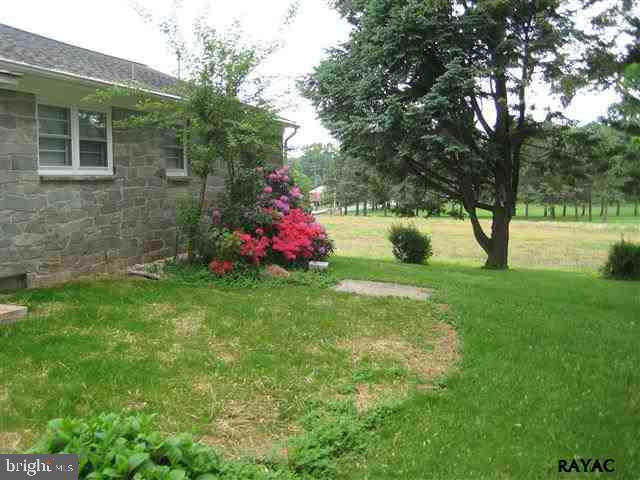 961 Locust Grove Road York, PA 17402 - Photo 14 of 20 Gallery Image 14