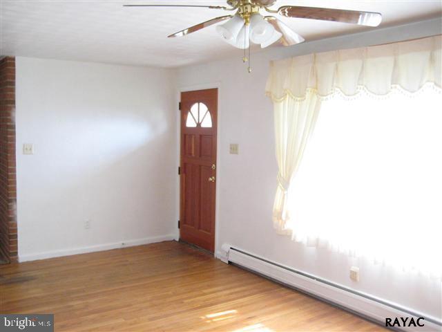 961 Locust Grove Road York, PA 17402 - Photo 4 of 20 Gallery Image 4