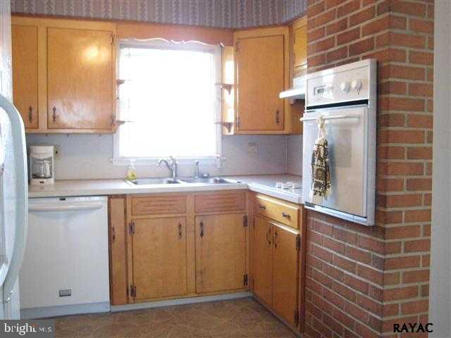 961 Locust Grove Road York, PA 17402 - Photo 7 of 20 Gallery Image 7