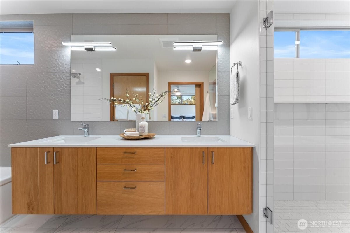 5017 Fauntleroy Way Southwest, Unit B Seattle, WA 98136 - Photo 16 of 37