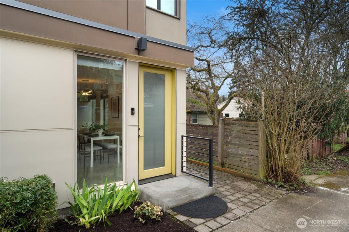 5017 Fauntleroy Way Southwest, Unit B Seattle, WA 98136 - Photo 30 of 37