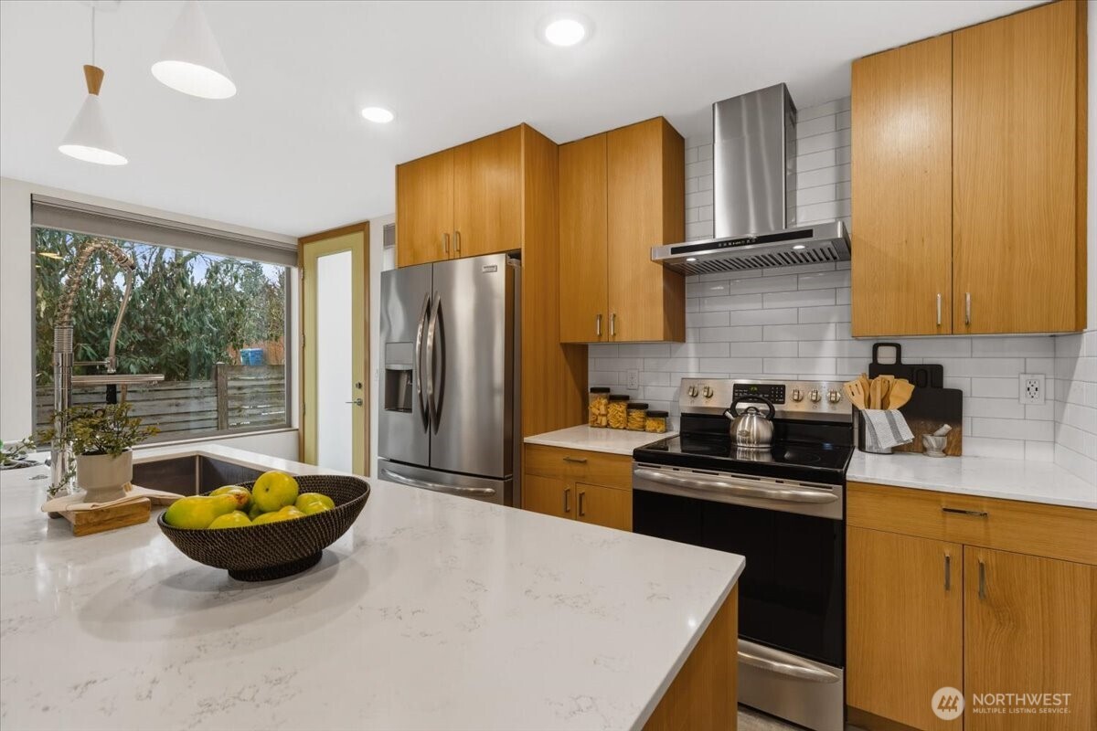 5017 Fauntleroy Way Southwest, Unit B Seattle, WA 98136 - Photo 8 of 37