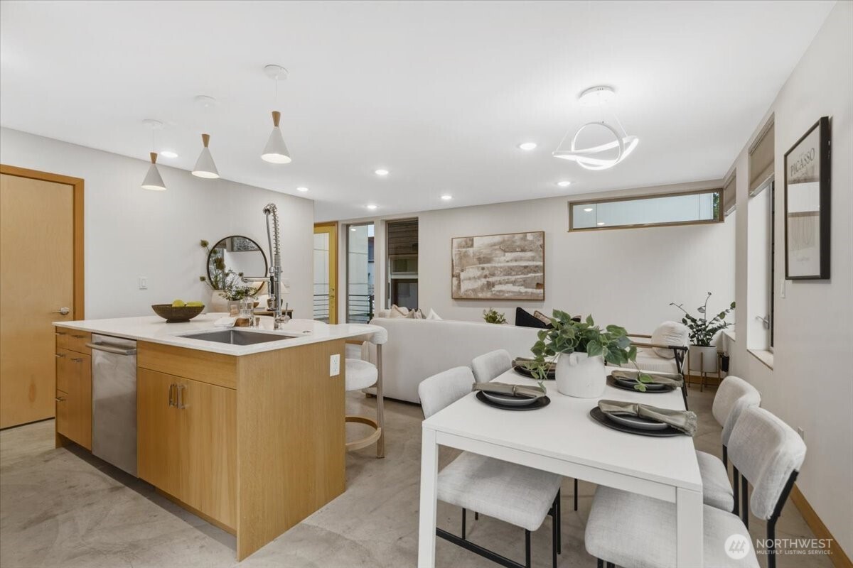 5017 Fauntleroy Way Southwest, Unit B Seattle, WA 98136 - Photo 10 of 37