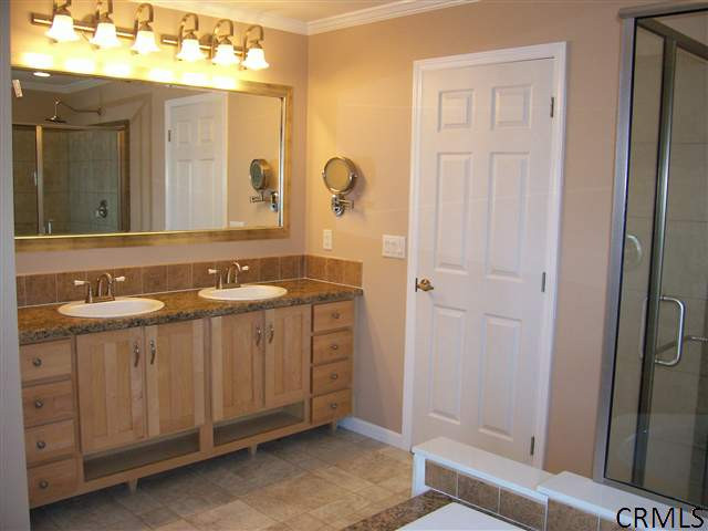 17 Compton Road Clifton Park, NY 12065 - Photo 4 of 6 Photo 4