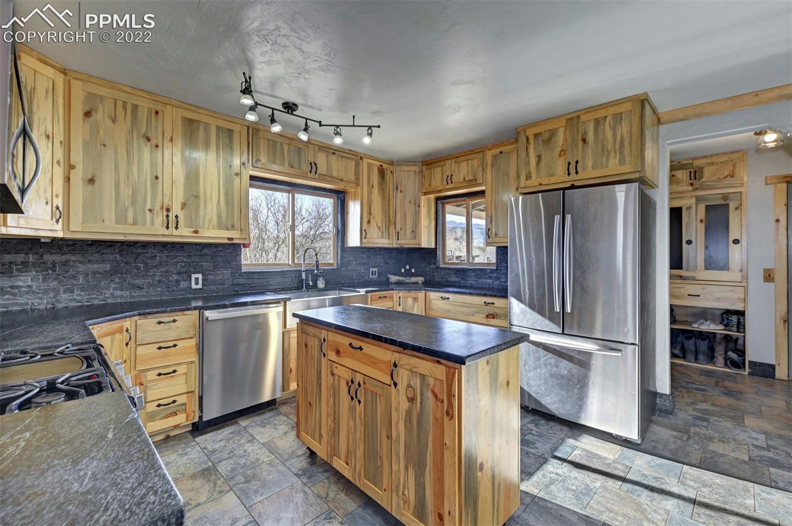 8225 3 R Road Beulah, CO 81023 - Photo 17 of 41 Lots of natural light