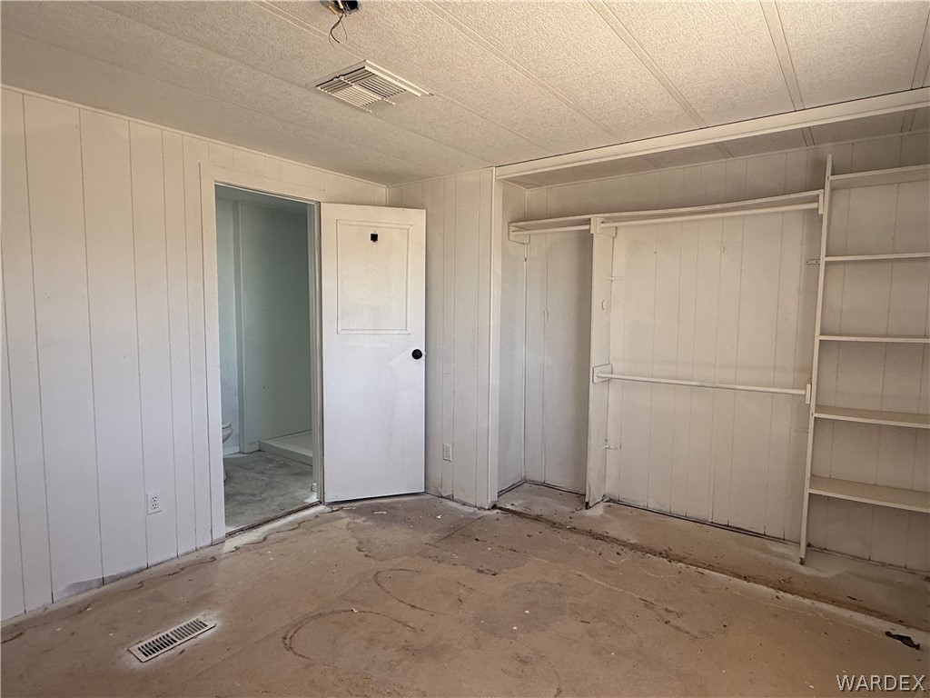 8051 7th Street Dolan Springs, AZ 86441 - Photo 36 of 65 a view of an empty room