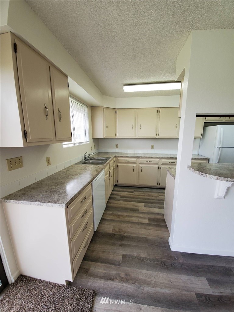 9548 Goodrich Road Southeast Moses Lake, WA 98837 - Photo 2 of 10 Gallery Image 2