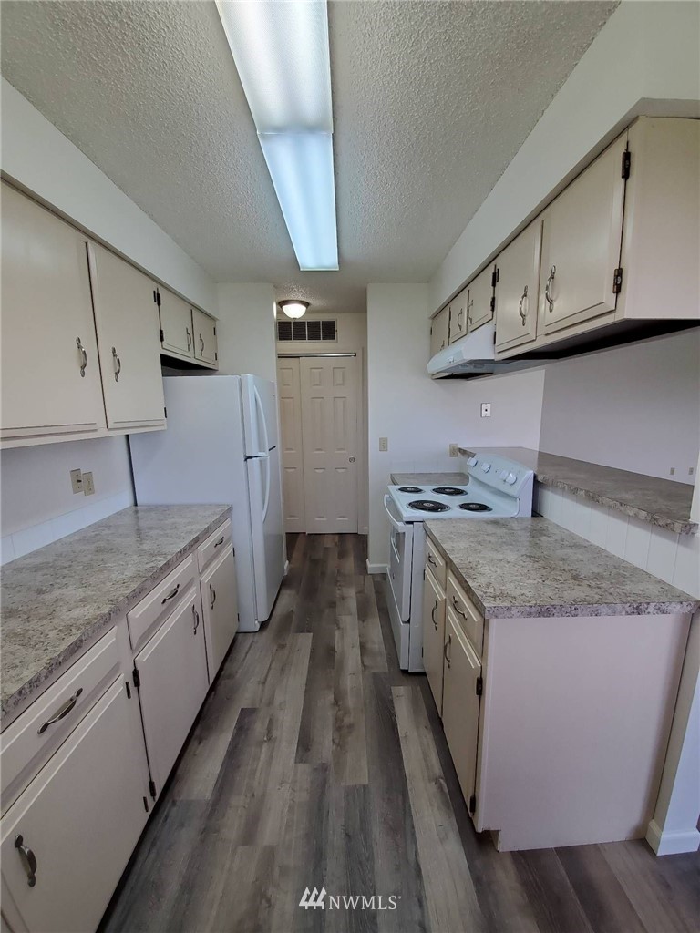 9548 Goodrich Road Southeast Moses Lake, WA 98837 - Photo 3 of 10 Gallery Image 3