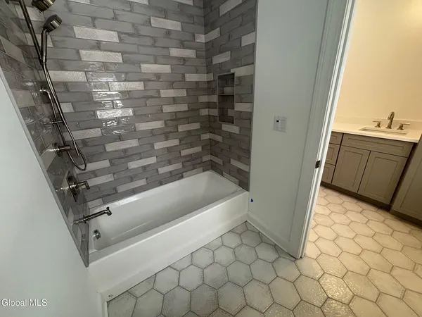 $884,500 | 14 Brookhaven Court, Wilton, NY 12866