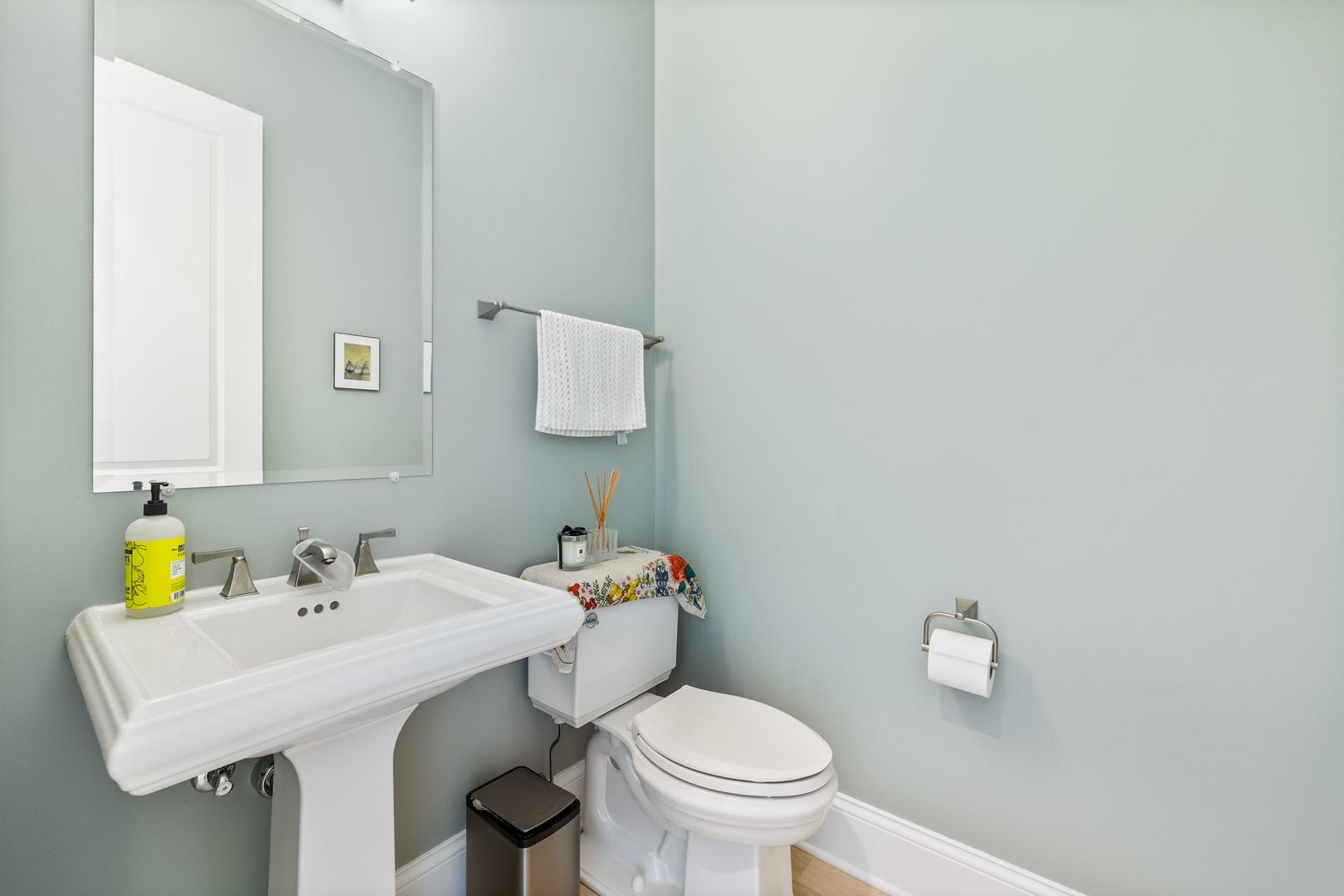 2834 Parkside Circle Glenview, IL 60026 - Photo 22 of 59 a bathroom with a sink a toilet and a mirror