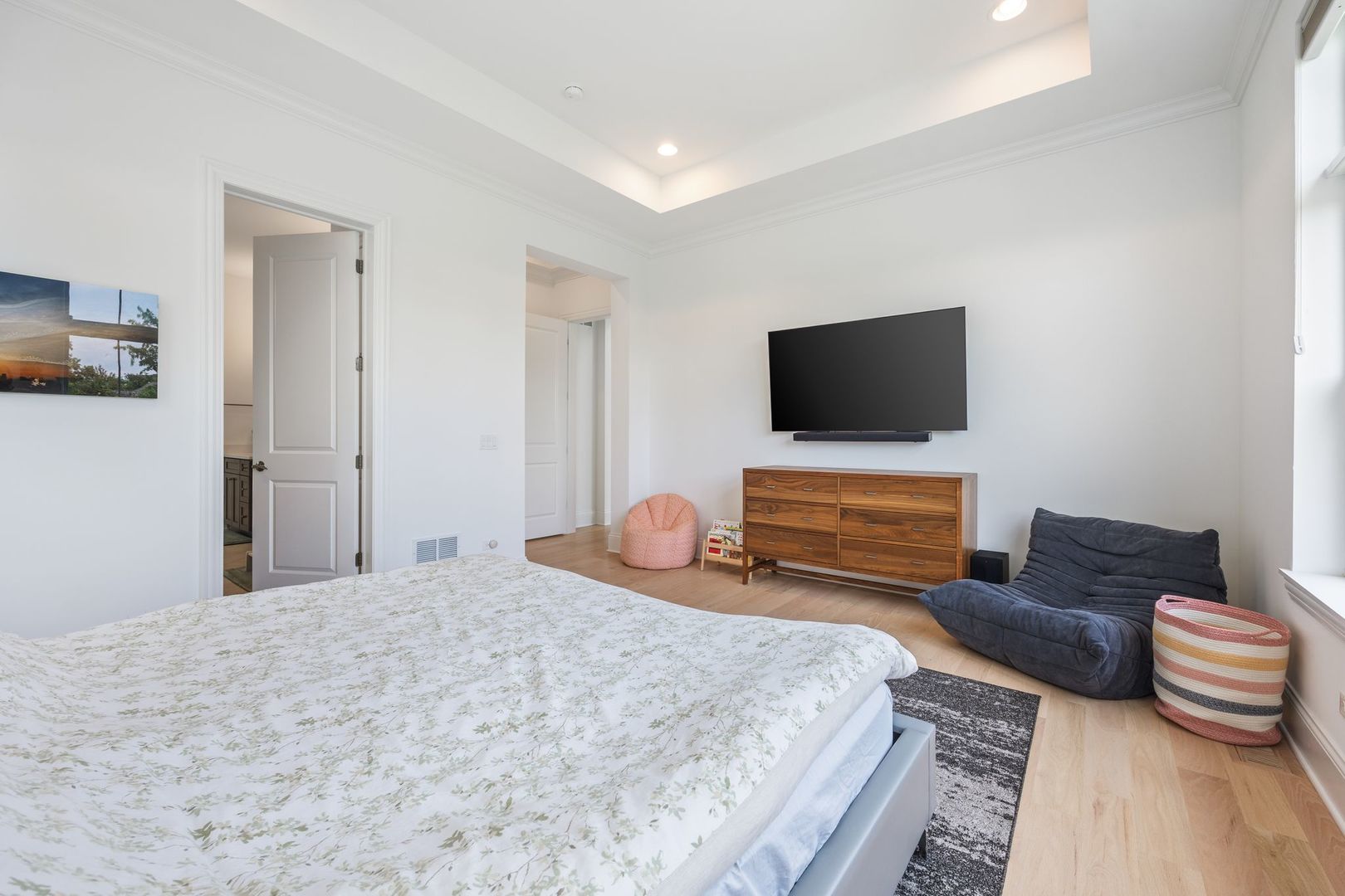 2834 Parkside Circle Glenview, IL 60026 - Photo 25 of 59 a bedroom with a bed and a flat screen tv