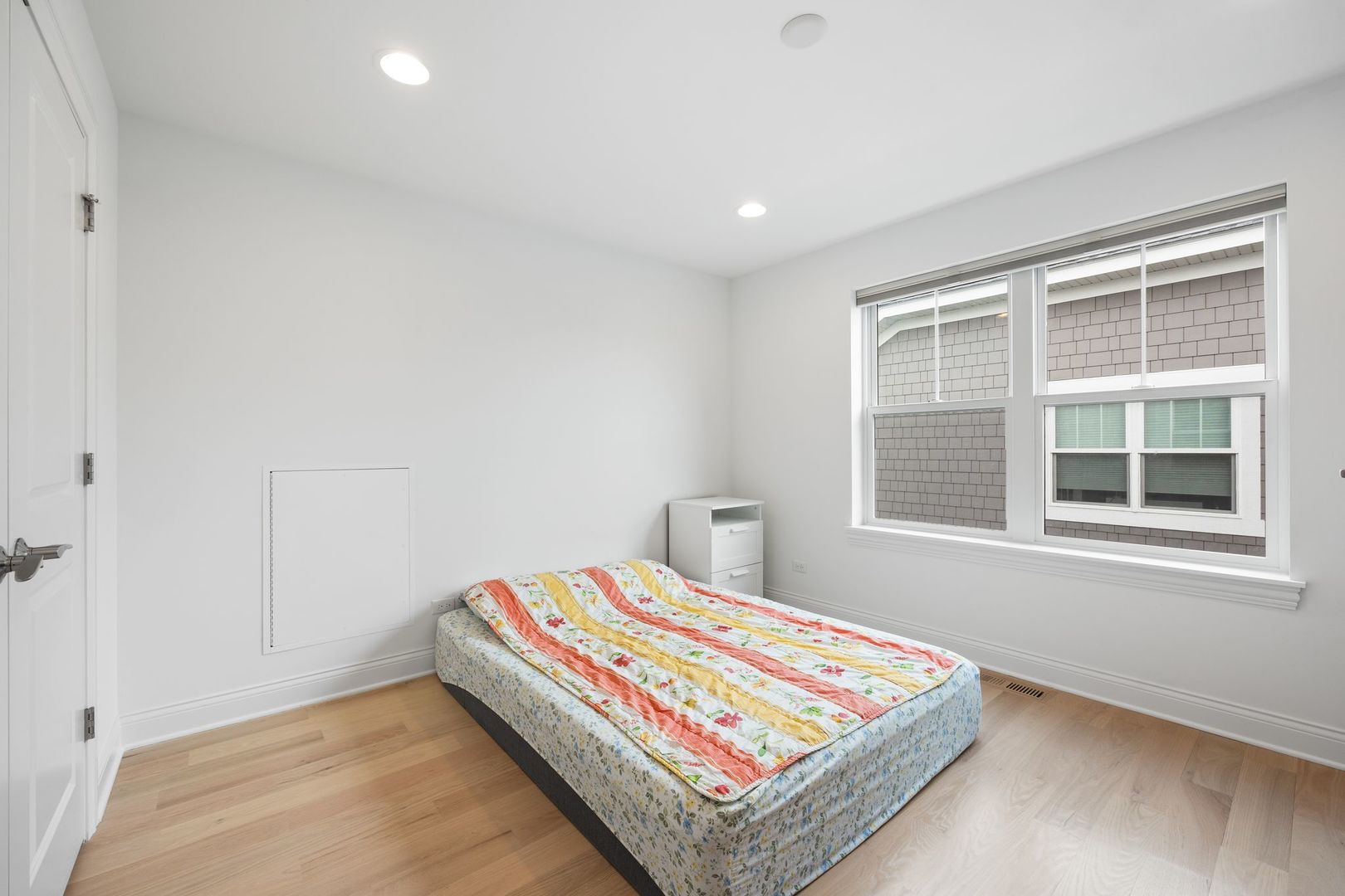 2834 Parkside Circle Glenview, IL 60026 - Photo 36 of 59 a bedroom with a bed and a window