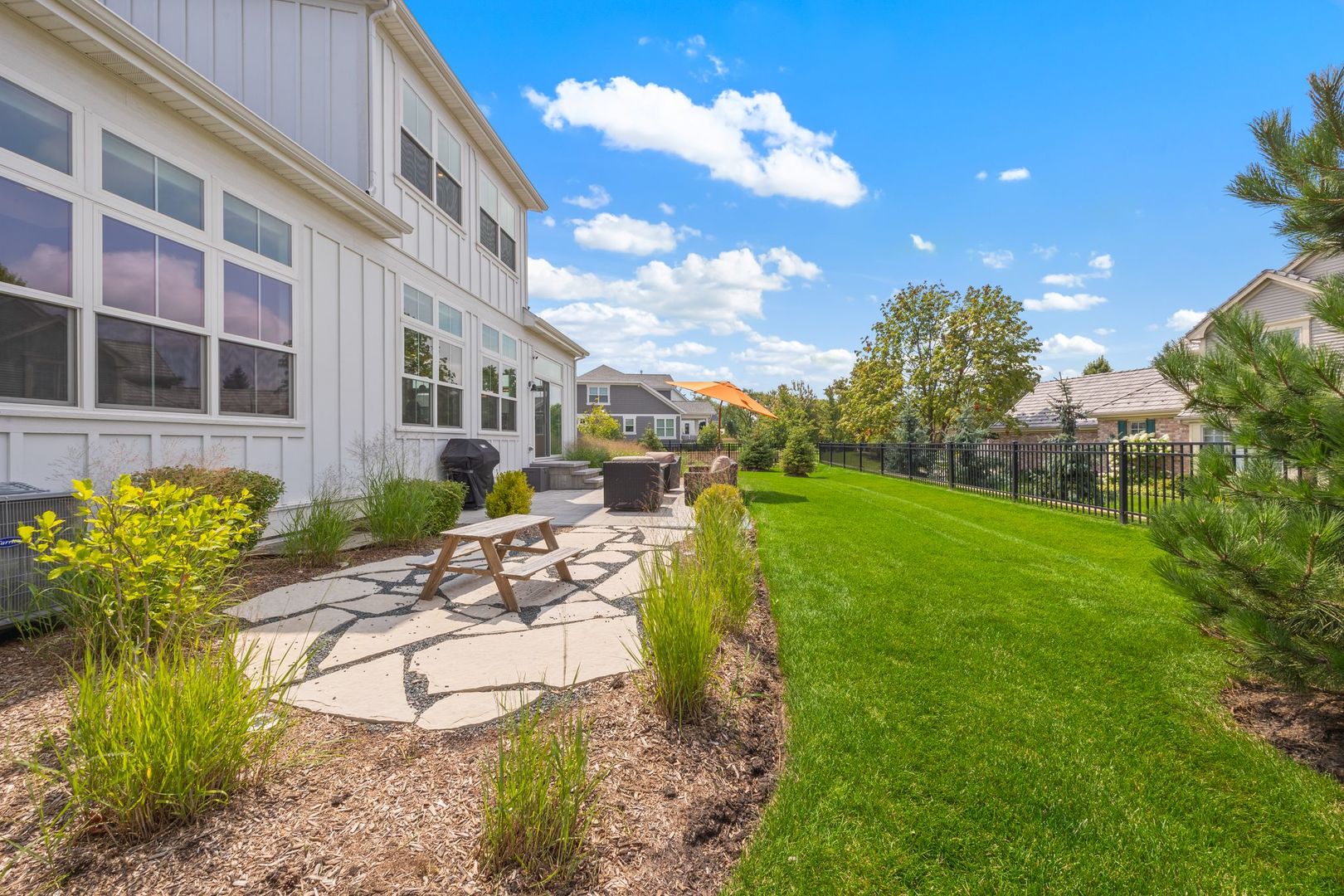 2834 Parkside Circle Glenview, IL 60026 - Photo 44 of 59 a view of a swimming pool with a patio
