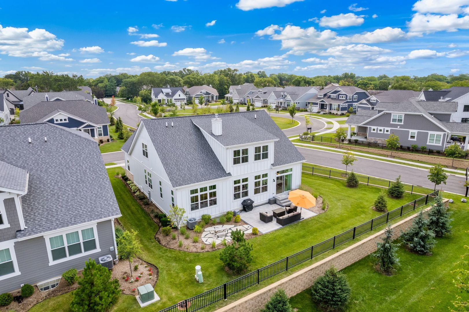2834 Parkside Circle Glenview, IL 60026 - Photo 51 of 59 an aerial view of a house with a garden