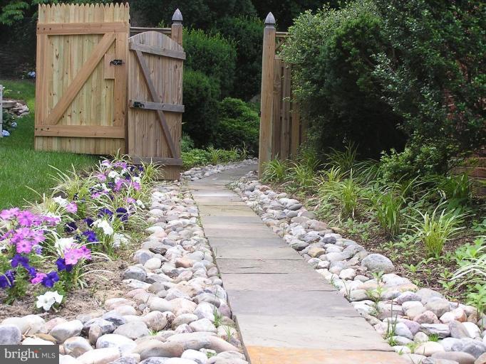 9409 Crosby Road Silver Spring, MD 20910 - Photo 20 of 25 Garden