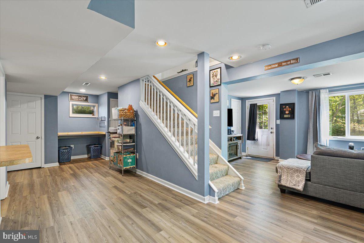 976 Eagle Point Lusby, MD 20657 - Photo 17 of 29 Gallery Image 17