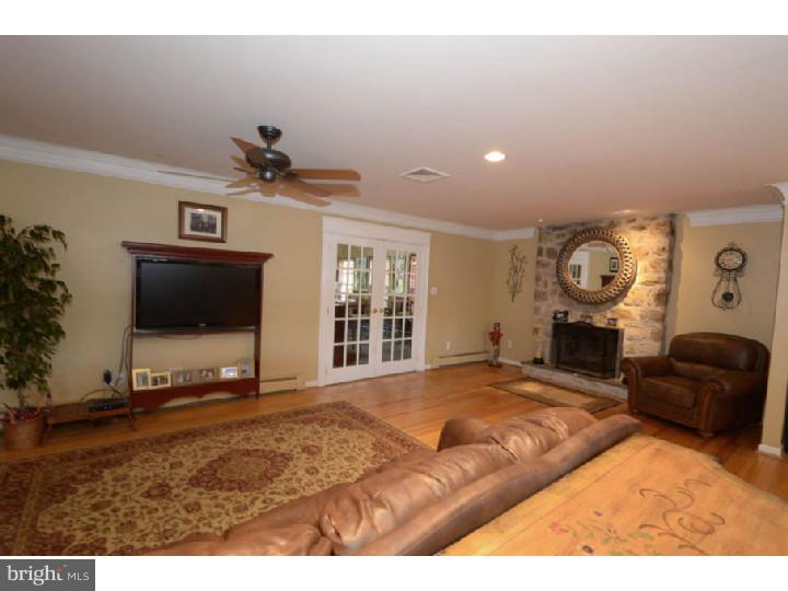 718 West Rolling Road Springfield, PA 19064 - Photo 14 of 25 Family Room