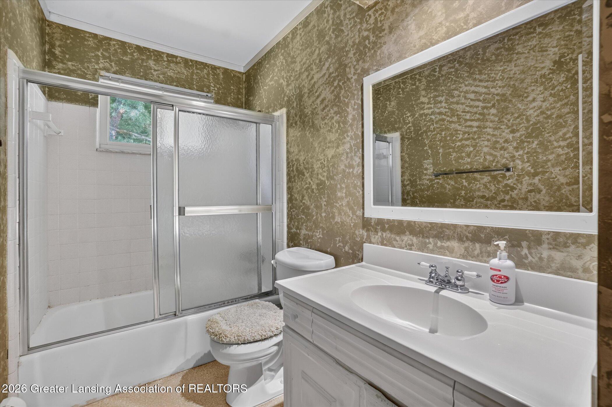 11131 South Lowell Road Dewitt, MI 48820 - Photo 26 of 60 Main Bathroom