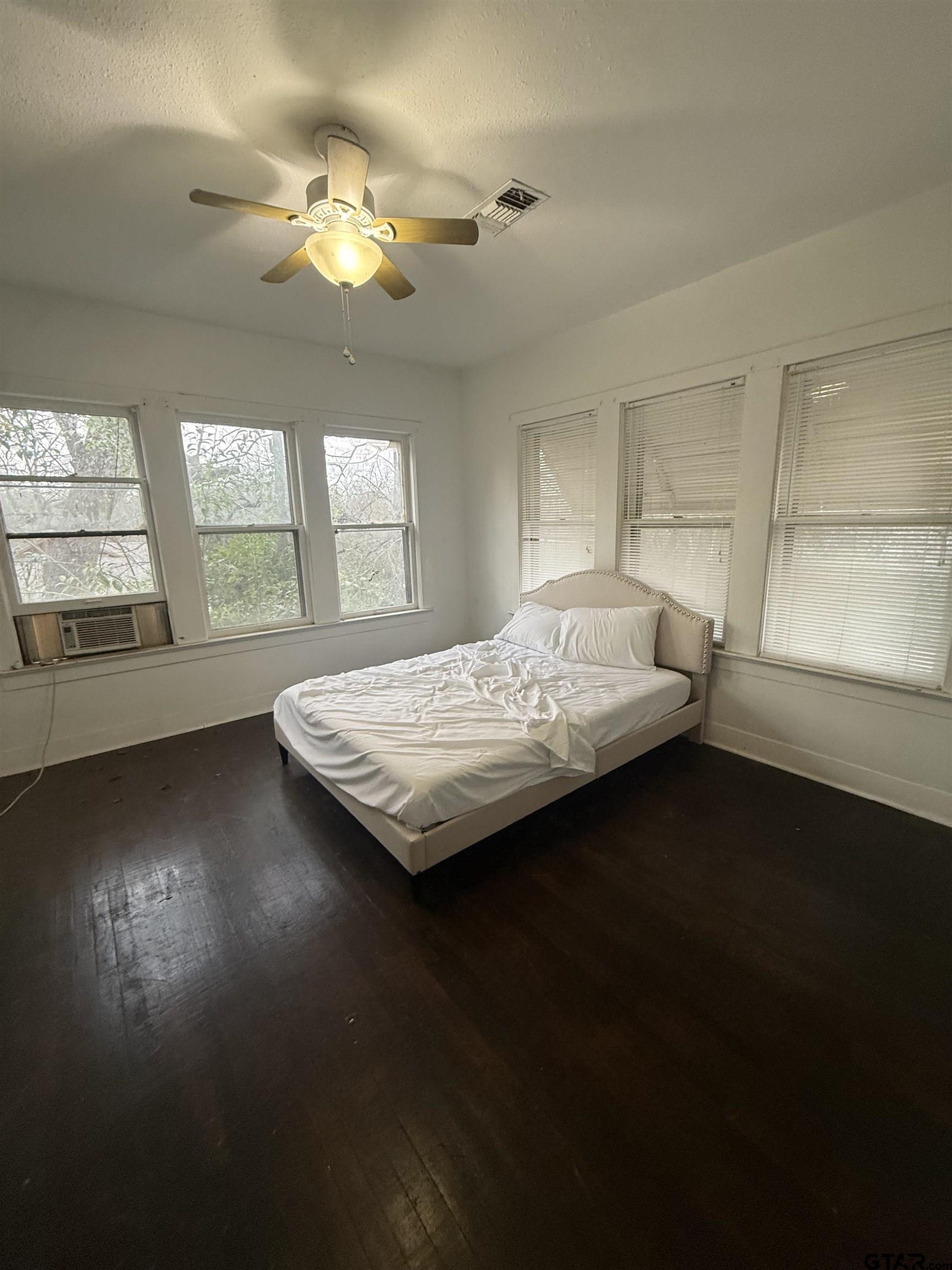 407 Gay Avenue Palestine, TX 75801 - Photo 8 of 10