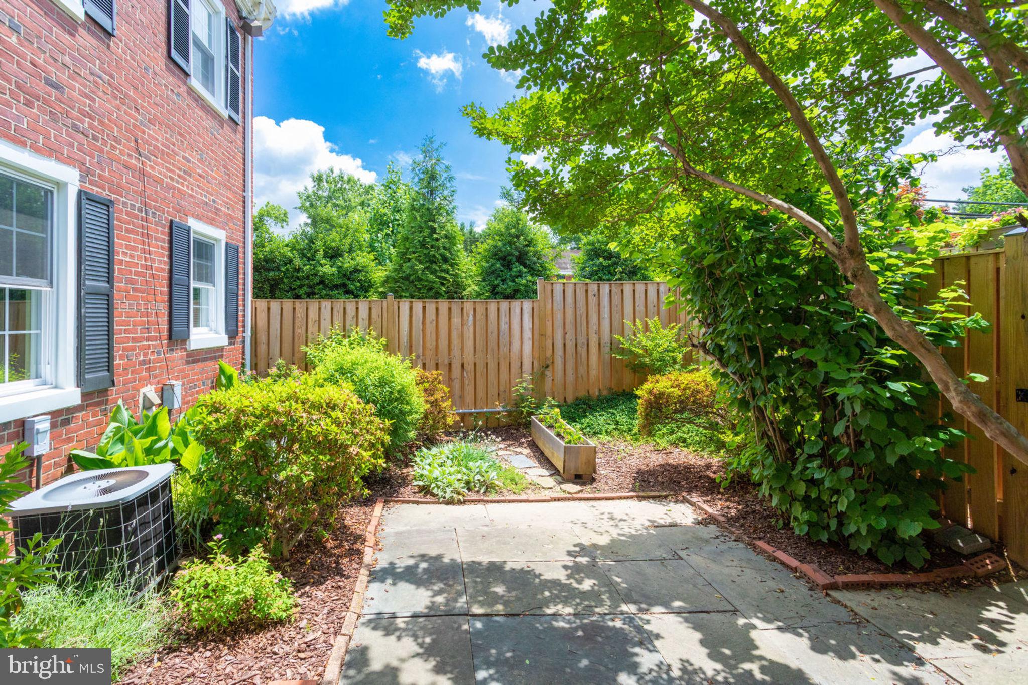 4100 32nd Road South, Unit B1 Arlington, VA 22206 - Photo 38 of 45 Lovely, private back patio