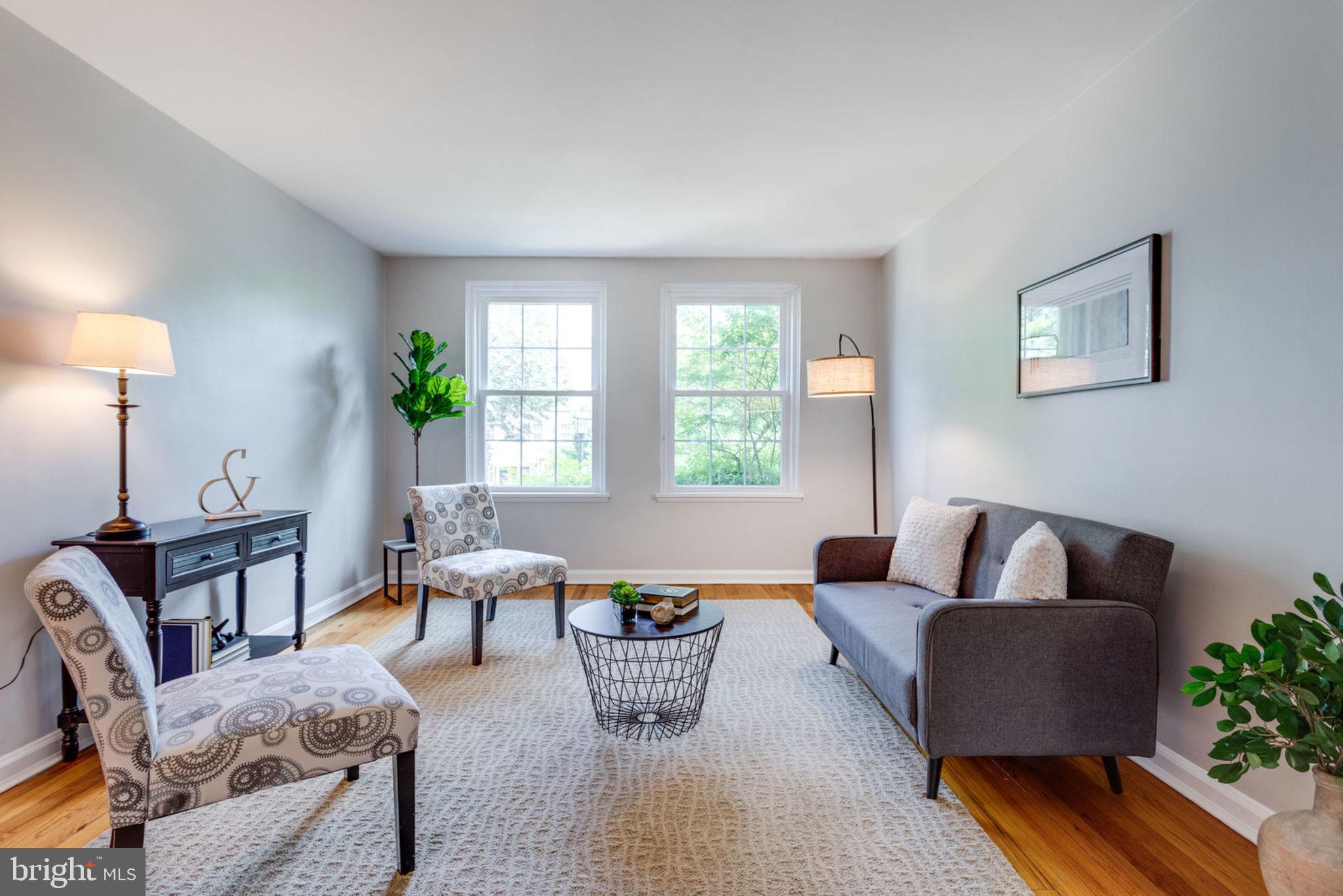 4100 32nd Road South, Unit B1 Arlington, VA 22206 - Photo 7 of 45 Bright living room