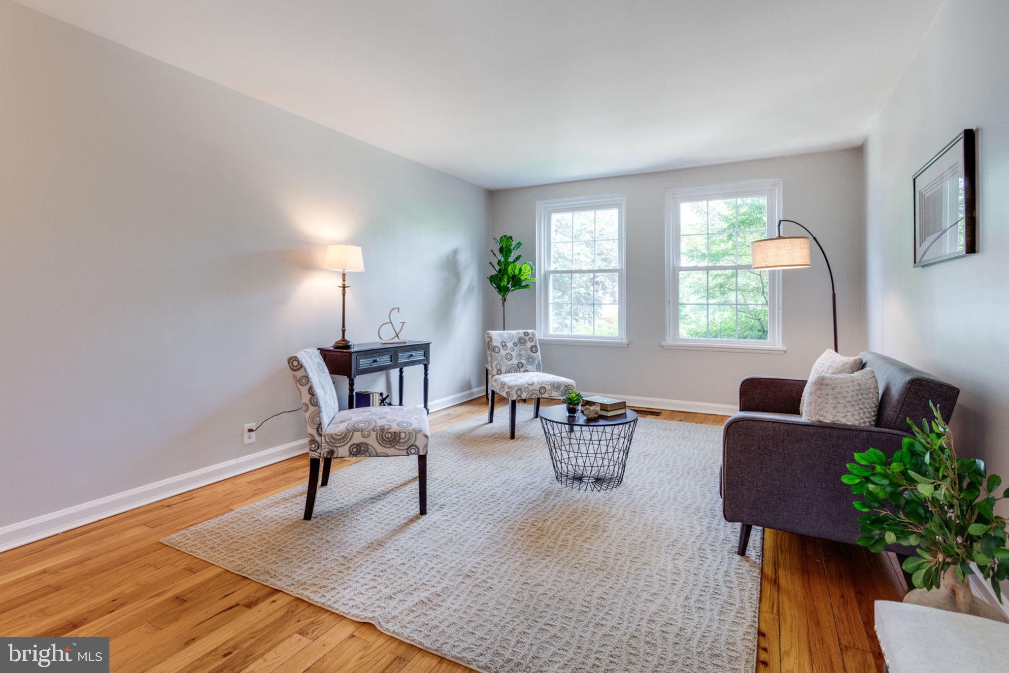 4100 32nd Road South, Unit B1 Arlington, VA 22206 - Photo 8 of 45 Bright living room
