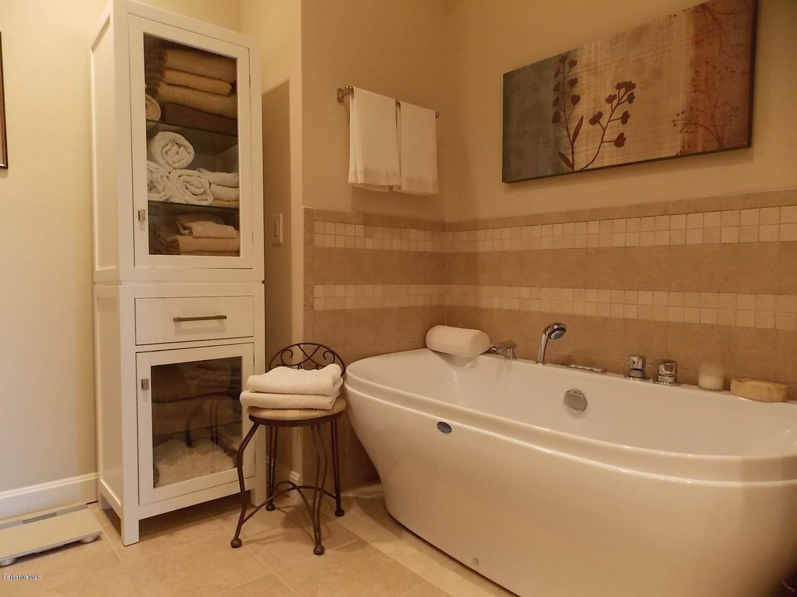 9 High Crest Road, Unit 9 Lenox, MA 01240 - Photo 7 of 54 master bath