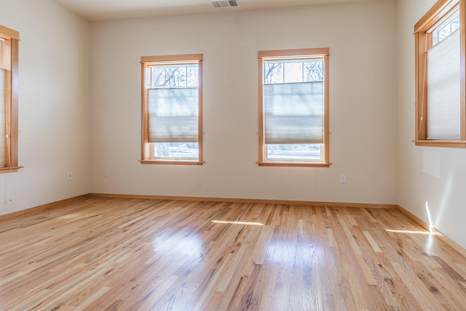 22 Logan Way Talent, OR 97540 - Photo 10 of 27 Spacious living room is open to the kitchen.