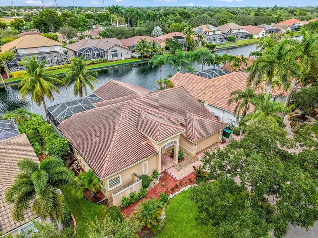 an aerial view of house with yard and lake view