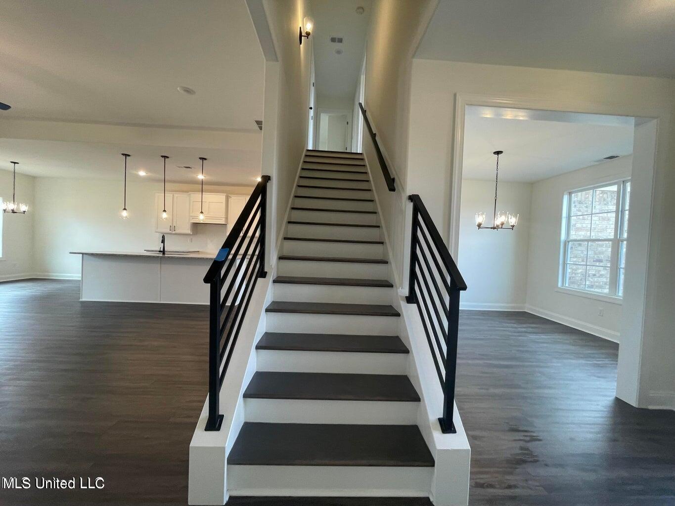 Photos of a similar home,