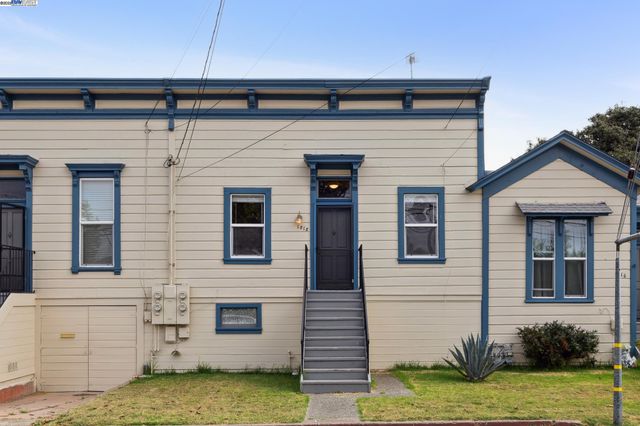 a view of a livingroom with wooden floor and windows
