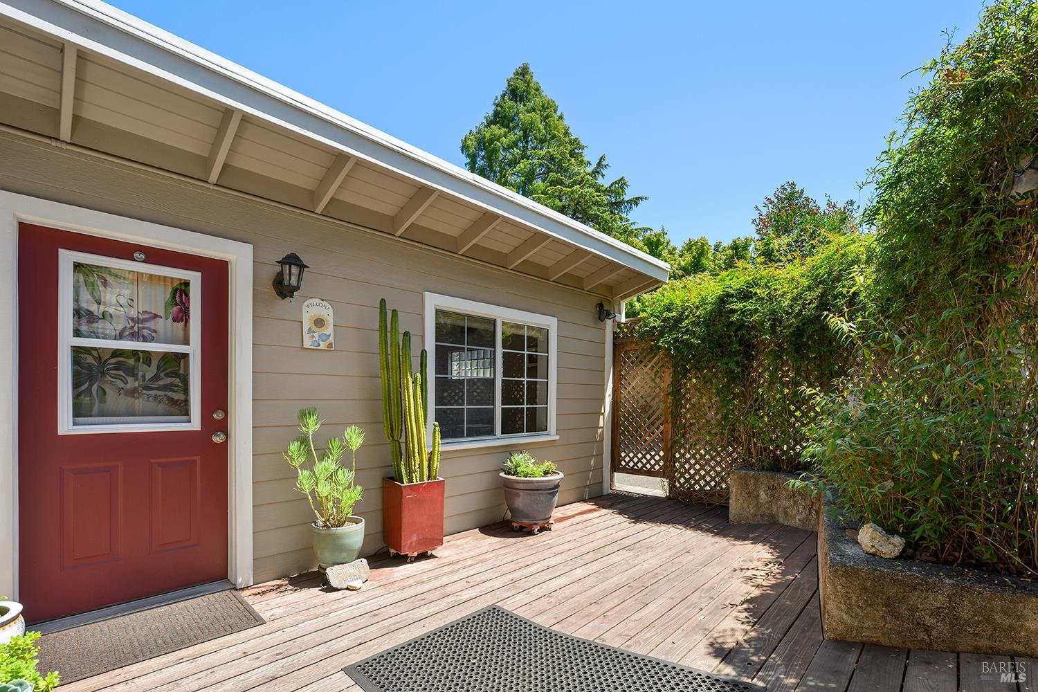 7350 Fircrest Avenue Sebastopol, CA 95472 - Photo 29 of 33 Street level front entrance.