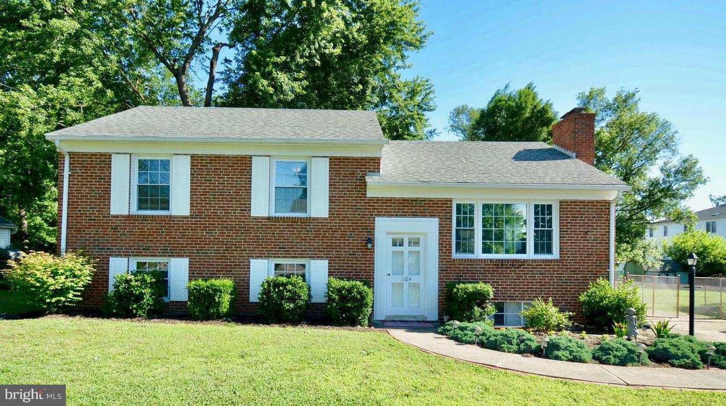 1104 Mapleton Street Woodbridge, VA 22191 - Photo 1 of 26 Gallery Image 1