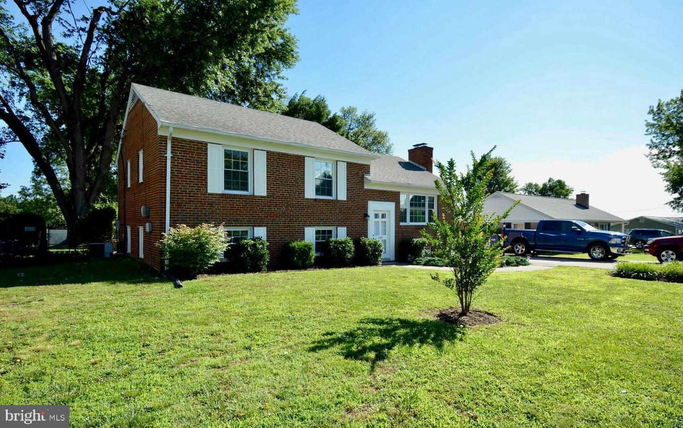 1104 Mapleton Street Woodbridge, VA 22191 - Photo 2 of 26 Gallery Image 2