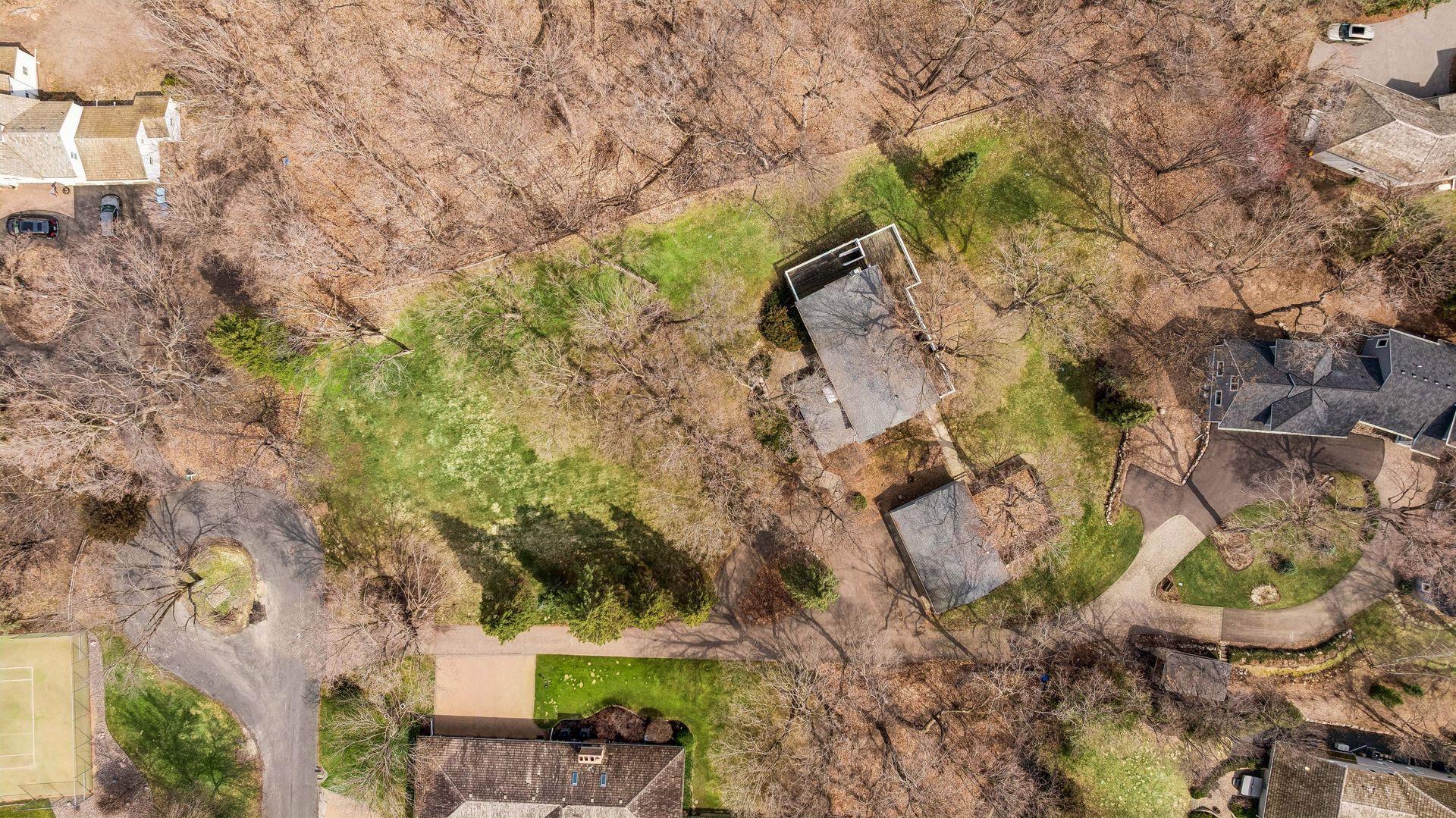 21-xx Huntington Point Road East Minnetonka Beach, MN 55391 - Photo 2 of 15