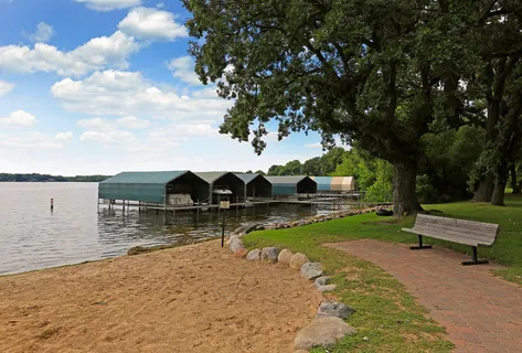$1,000,000 | 21-xx Huntington Point Road East, Minnetonka Beach, MN 55391