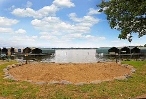 $1,000,000 | 21-xx Huntington Point Road East, Minnetonka Beach, MN 55391
