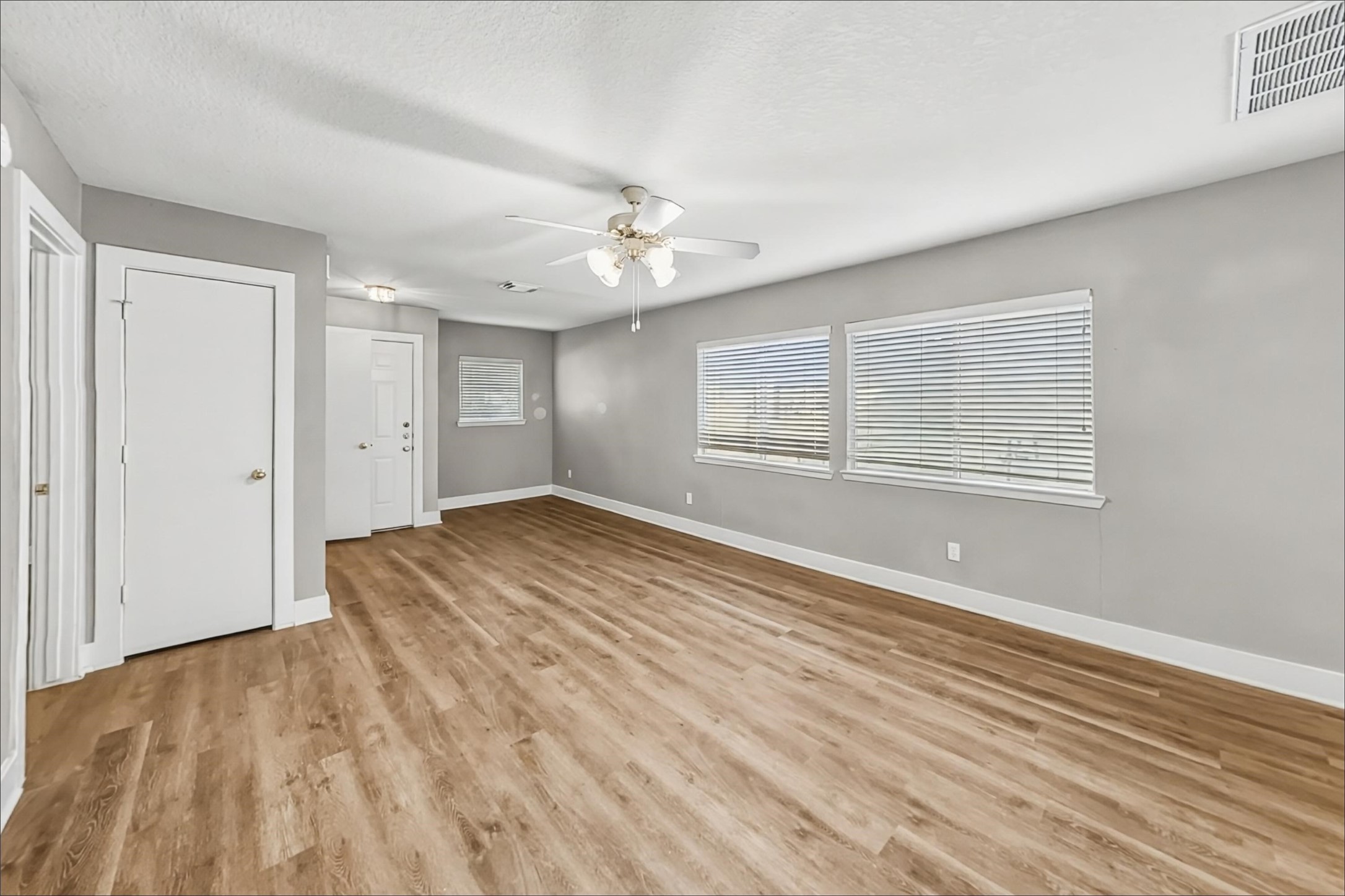 833 Lightningbug Lane Conroe, TX 77301 - Photo 5 of 15