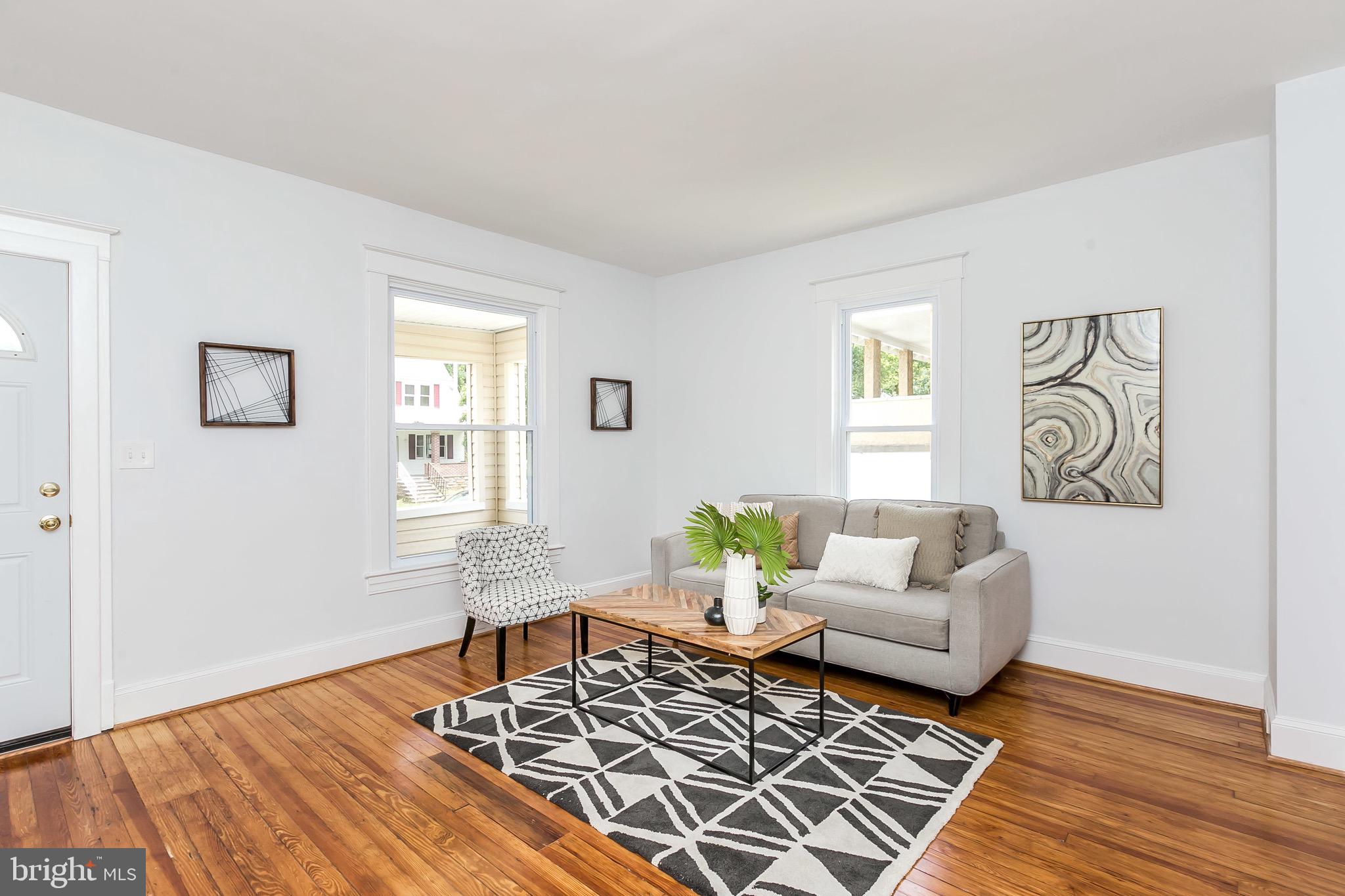 3119 Cedarhurst Road Baltimore, MD 21214 - Photo 4 of 34 Livingroom