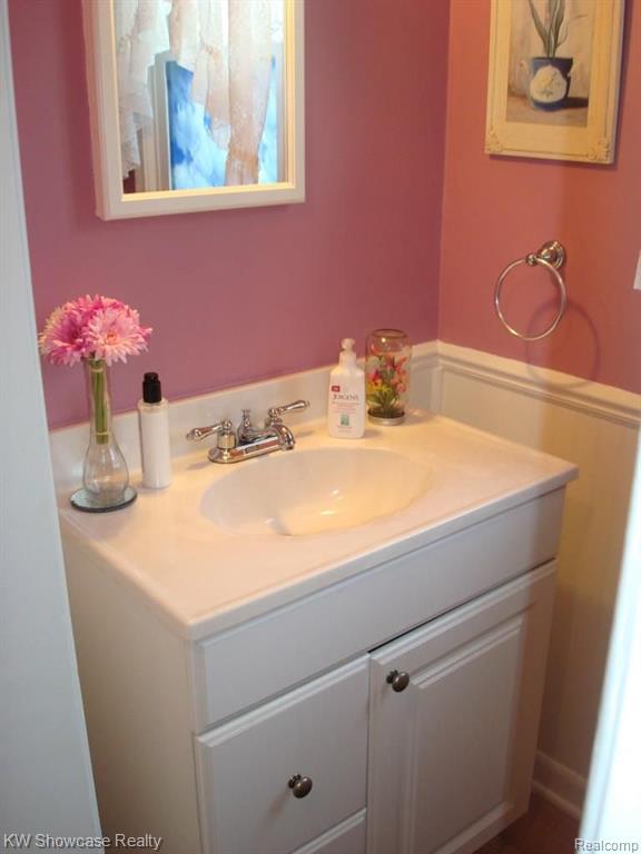 32363 Baintree Road Farmington Hills, MI 48334 - Photo 26 of 33