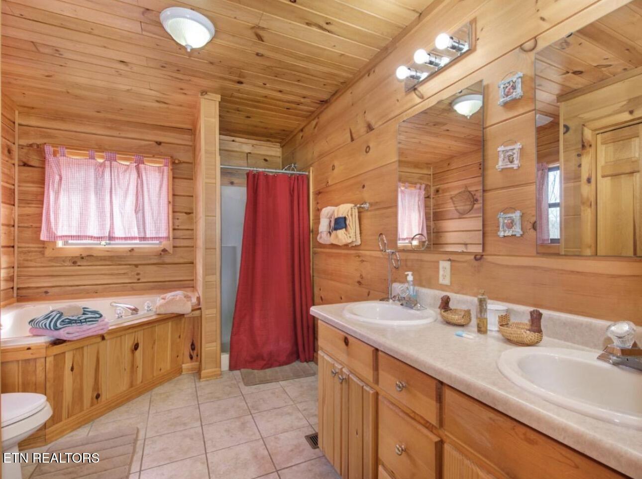 2145 Stillhouse Road Dandridge, TN 37725 - Photo 28 of 36 Owner's En Suite