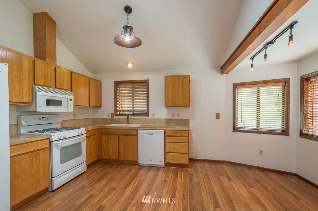 177 Smokey Ridge Road Onalaska, WA 98570 - Photo 3 of 21 Gallery Image 3