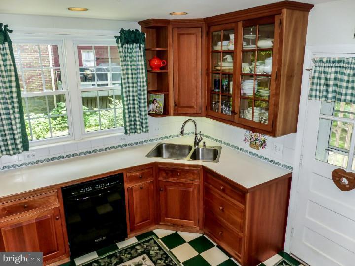 1117 Coventry Road Cheltenham, PA 19012 - Photo 9 of 25 Kitchen