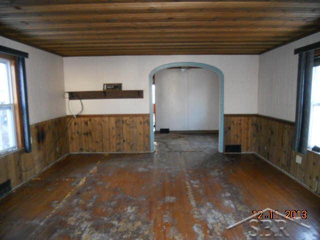 708 Bay Road Bay City, MI 48706 - Photo 5 of 11 20389590-4.JPG