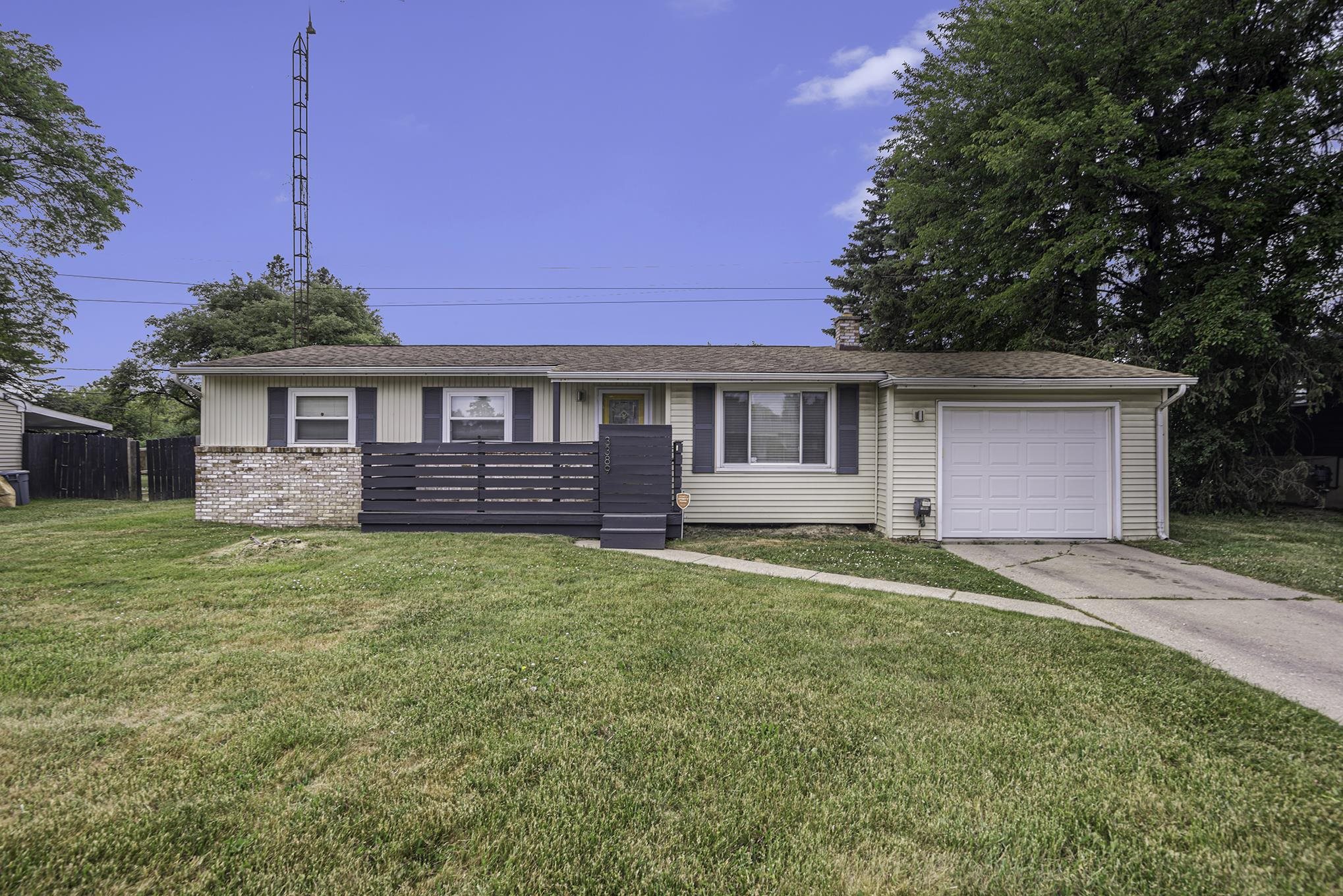 3389 Ridgecliffe Drive Flint, MI 48532 - Photo 1 of 16 50111323.JPG